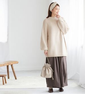 Viola e Viola（ヴィオラ エ ヴィオラ）の「ボトルネックゆるニット（ニット・セーター）」｜カフェオレ