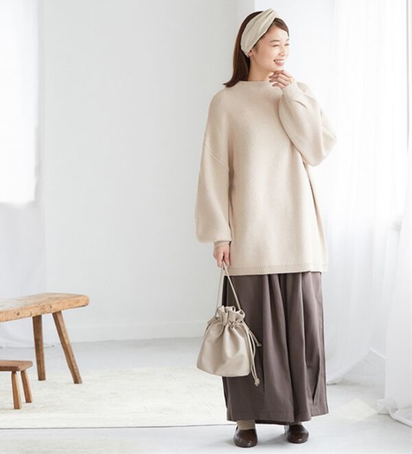 Viola e Viola（ヴィオラ エ ヴィオラ）の「ボトルネックゆるニット（ニット・セーター）」｜カフェオレ