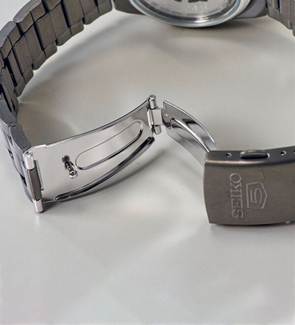 「＜セイコー５＞海外モデルオールブラックメカニカル（メンズ腕時計）」｜詳細画像