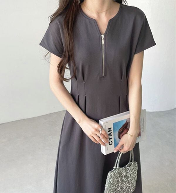 GeeRA（ジーラ）の「前後2WAYハーフジップフレンチ袖ワンピース（カットソーワンピース）」｜詳細画像