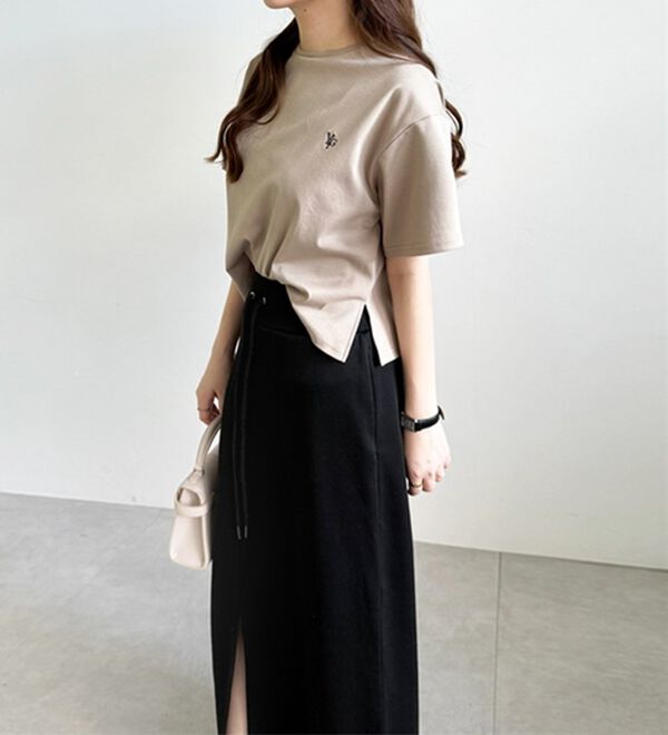 「アナグラムロゴ刺しゅうＴシャツ（Tシャツ）」｜詳細画像