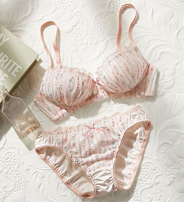 ぷるるん谷間のノンワイヤーブラ＆ショーツセット - ベルーナ【公式】