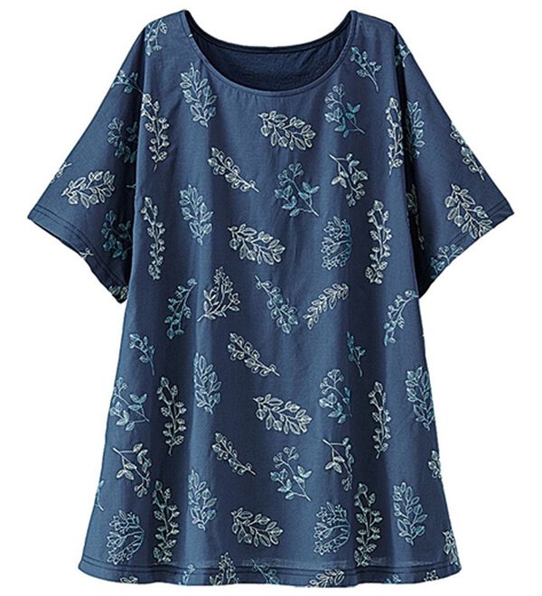 BELLUNA（ベルーナ）の「刺しゅうデザインゆったりプルオーバー（カットソー）」｜ネイビー系(花)