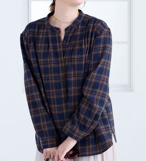 BELLUNA（ベルーナ）の「タック使いチェック柄ブラウス（ブラウス）」｜ネイビーＸベージュ