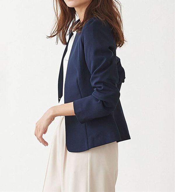 Pierrot（ピエロ）の「厚手ジョーゼット素材ノーカラージャケット（ノーカラージャケット）」｜詳細画像