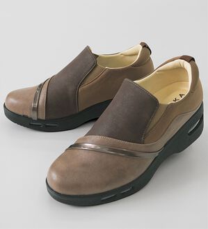 BELLUNA（ベルーナ）の「４Ｅ異素材切替ダブルエアスリッポン（スリッポン）」｜オーク系