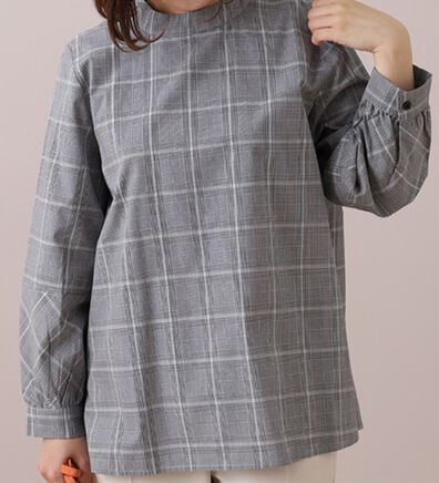 BELLUNA（ベルーナ）の「袖切替デザインハイネックブラウス（ブラウス）」