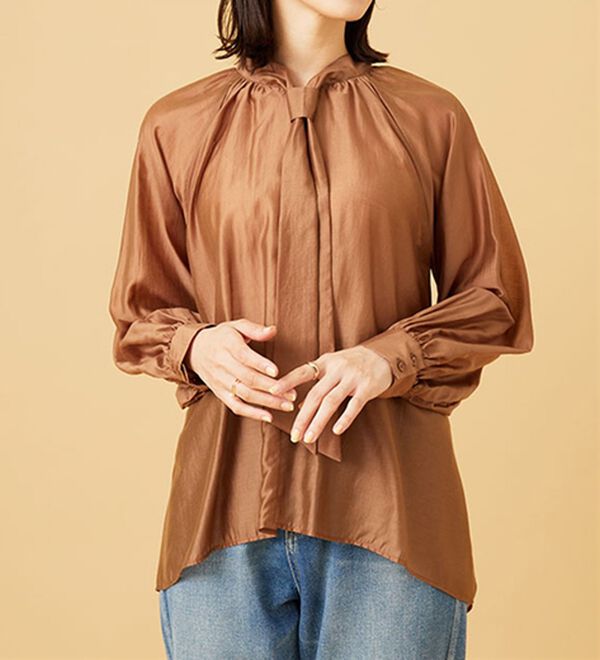 BELLUNA（ベルーナ）の「ブライトシアー素材ボウタイブラウス（ブラウス）」｜詳細画像