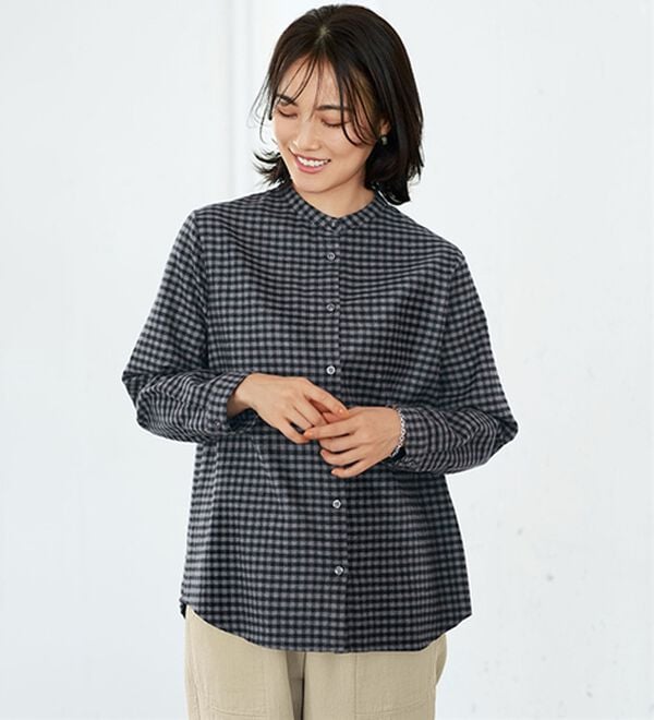 BELLUNA（ベルーナ）の「《ＨｕｇＲｅａｍコットン》スタンド衿ブラウス（ブラウス）」｜グレー系ギンガムチェック