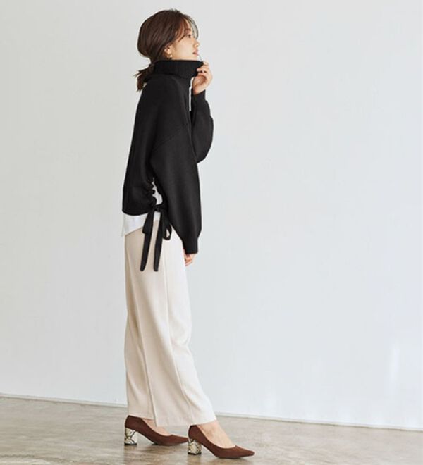 Pierrot（ピエロ）の「ゆったりサイドリボンタートルニット（ニット・セーター）」｜詳細画像