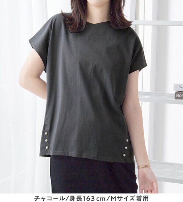alotta（アロッタ）の「ひんやり裾パールデザインＴシャツ（カットソー）」｜詳細画像