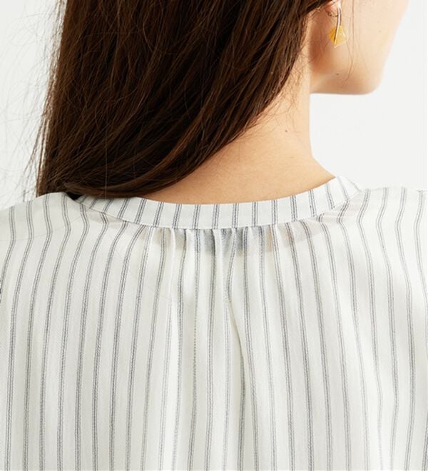 BELLUNA（ベルーナ）の「シャリ感シアー素材多ボタンチュニック（チュニック）」｜詳細画像