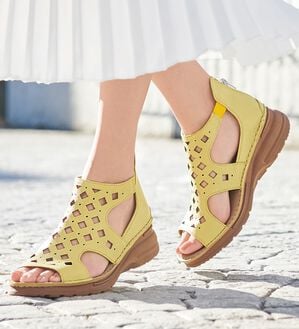 ルフラン（ルフラン）の「ｔｏ　ｂｅ　ｃｏｎｔｉｎｕｅｄ　ダイヤ柄パンチングサンダル（サンダル・ミュール）」｜詳細画像