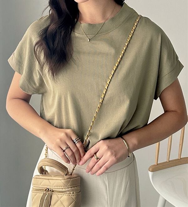 GeeRA（ジーラ）の「綿１００％フレンチスリーブチュニックＴシャツ（カットソー）」｜ソフトカーキ