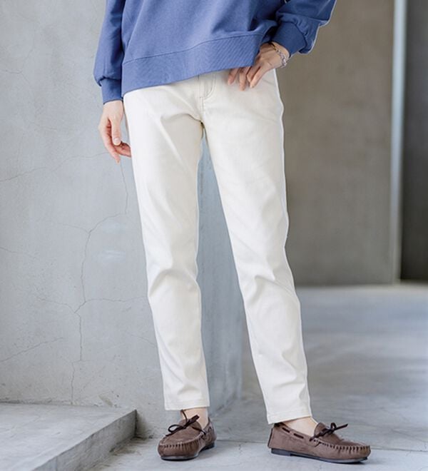 BELLUNA（ベルーナ）の「静電防止！蓄熱綿サテンストレッチカラーパンツ（フルレングスパンツ）」｜オフ白