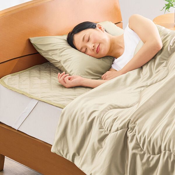 「シルクタッチ冷感軽寝具（敷パッド）」｜モカ