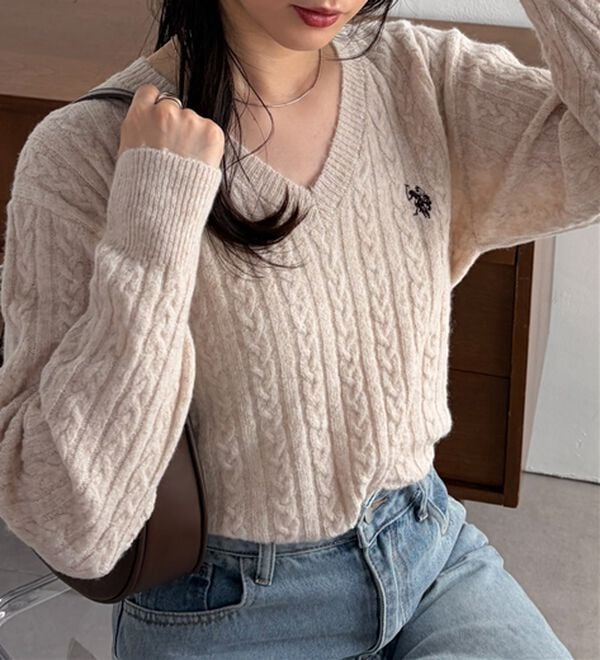 RANAN（ラナン）の「＜U.S.POLO ASSN.＞ワンポイントケーブルVネックニット（ニット・セーター）」｜オフベージュ