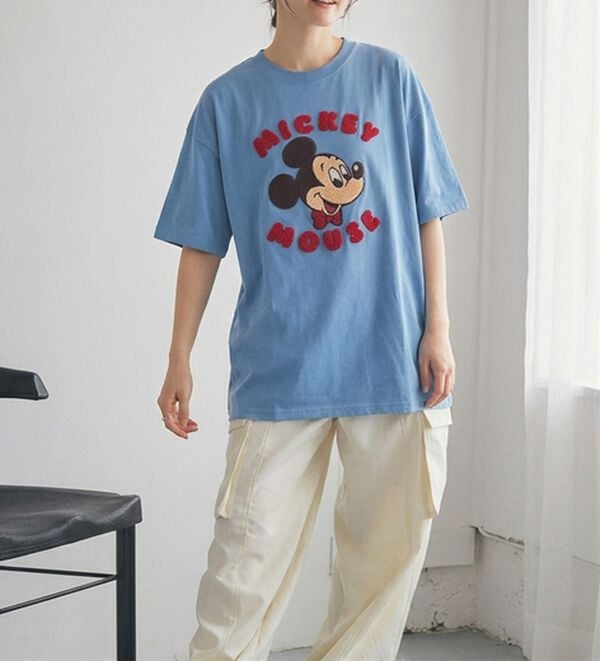 BELLUNA（ベルーナ）の「＜Ｄｉｓｎｅｙ＞【ミッキー】フェイスさがら刺しゅうワイドシルエットTシャツ（カットソー）」｜詳細画像