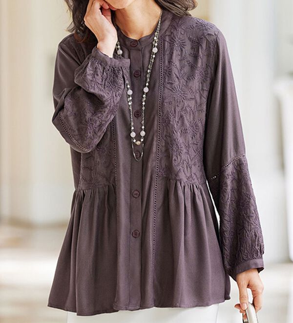 BELLUNA（ベルーナ）の「刺しゅう使い切替デザインブラウス（ブラウス）」｜詳細画像