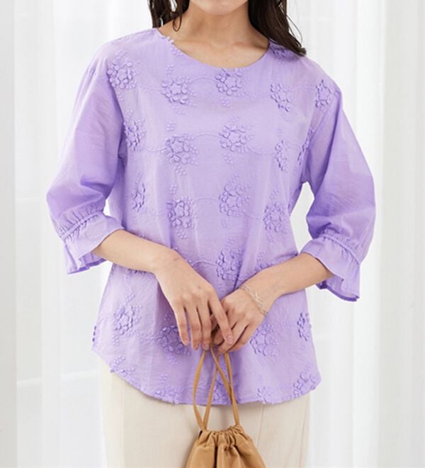 BELLUNA（ベルーナ）の「【店舗・ネット限定】モチーフレース使い袖ギャザーブラウス（ブラウス）」｜詳細画像