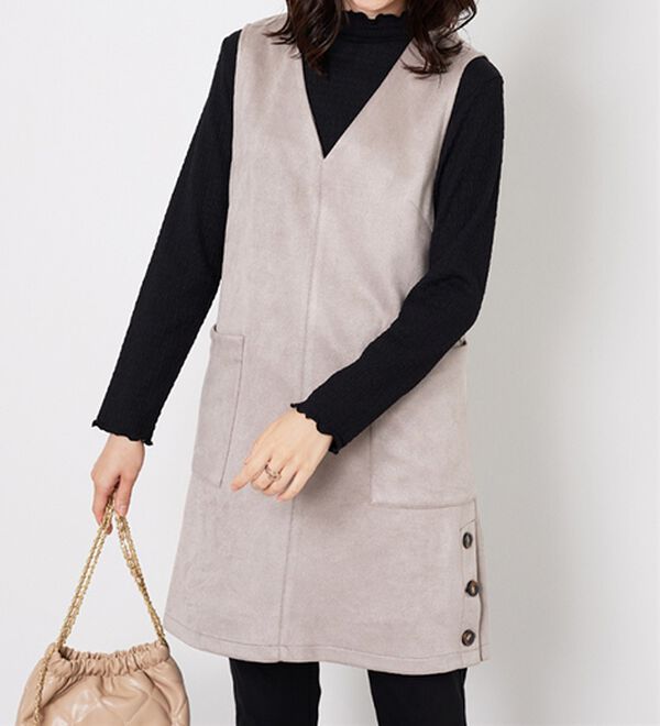 BELLUNA（ベルーナ）の「スエード調サイドボタンジャンパードレス（ジャンパースカート）」｜グレージュ