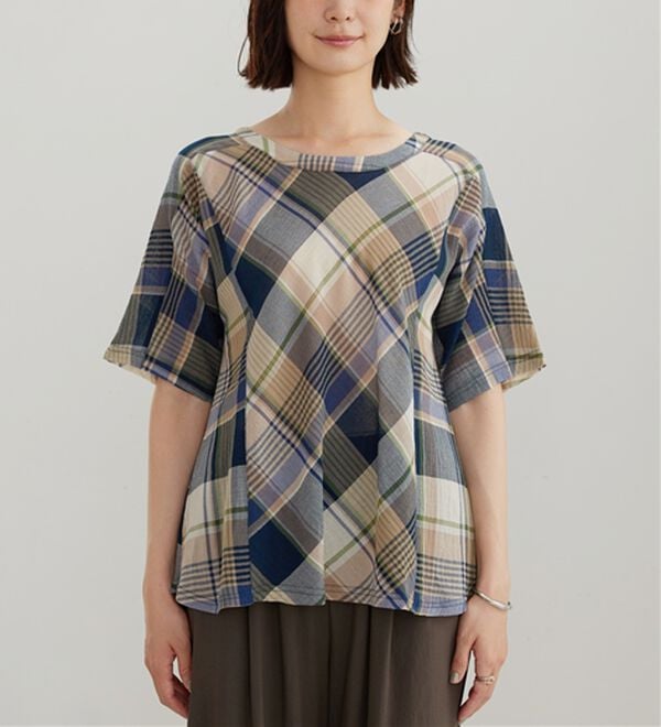 BELLUNA（ベルーナ）の「さらっと快適！Tシャツ見え切替ブラウス（ブラウス）」｜詳細画像