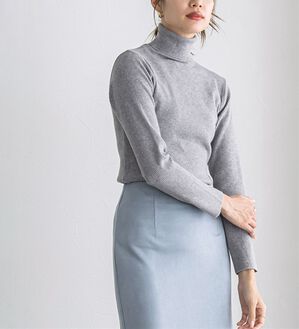 Pierrot（ピエロ）の「肌触りなめらかリブタートルネックニット（ニット・セーター）」｜杢グレー