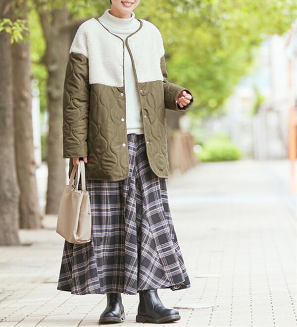 Viola e Viola（ヴィオラ エ ヴィオラ）の「ふんわりボア切替キルト中わたコート（ハーフコート）」｜カーキ系