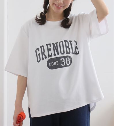 A HAPPY MARILYN（アハッピーマリリン）の「【Ｍ～８Ｌ】【接触冷感・ＵＶ対策】カレッジプリント裾ラウンドＴシャツ（Tシャツ）」