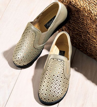 ルフラン（ルフラン）の「５Ｅゆったり履けるパンチングスリッポン（スリッポン）」