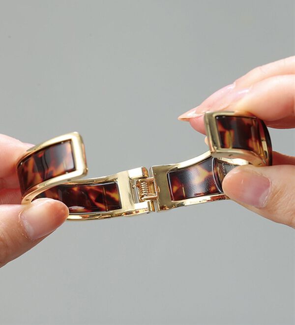 「着脱簡単文字が大きいブレスレットウォッチ（腕時計）」｜詳細画像