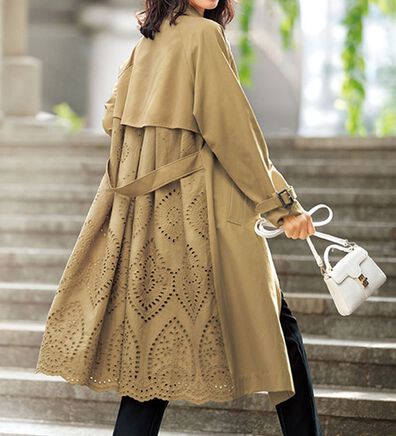 BELLUNA（ベルーナ）の「バックレースデザイン華やぎトレンチコート（ロングコート）」