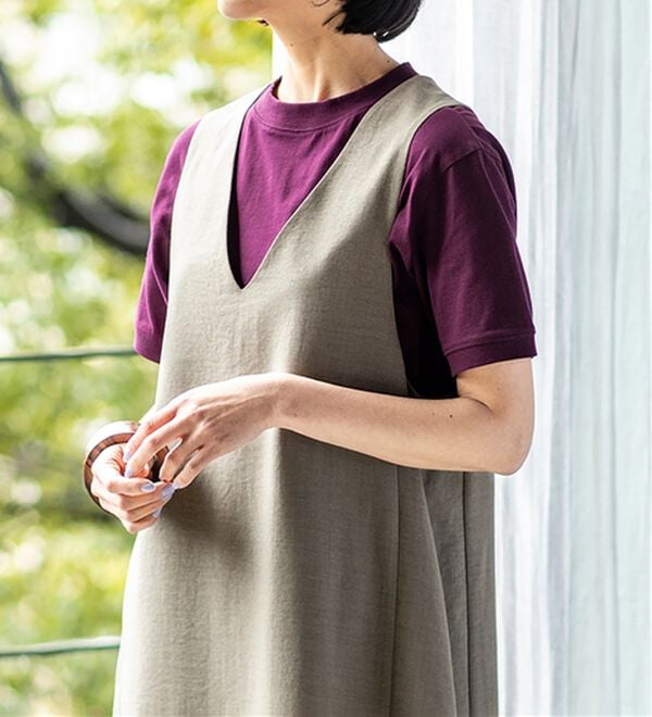 BELLUNA（ベルーナ）の「サラリ麻調素材Ｖネックジャンパードレス（ジャンパースカート）」｜詳細画像