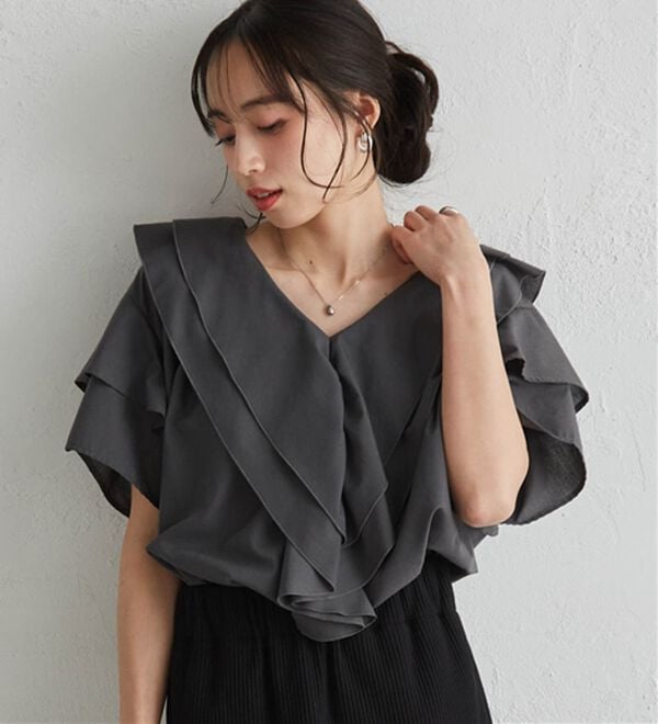 RANAN（ラナン）の「ビッグカラーフリルハーフスリーブブラウス（シャツ）」｜詳細画像