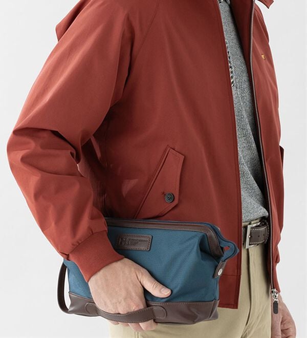 「＜ヒロココシノオムベーシック＞大きく開き、中が見やすいショルダーバッグ（メンズショルダーバッグ）」｜詳細画像