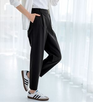 BELLUNA（ベルーナ）の「【接触冷感】シャリのび！速乾テーパードパンツ（テーパードパンツ）」｜黒