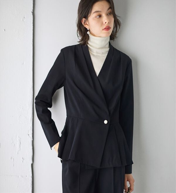 GeeRA（ジーラ）の「【２点セット】パールボタンペプラムプリーツブラウスセットアップ（その他スーツ）」｜詳細画像