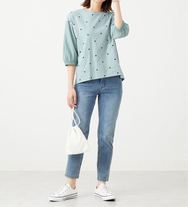 BELLUNA（ベルーナ）の「ドット刺しゅうデザイン袖切替プルオーバー（カットソー）」｜詳細画像
