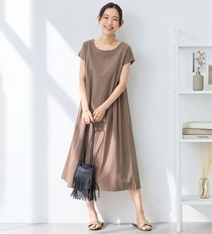 Viola e Viola（ヴィオラ エ ヴィオラ）の「【選べる２丈】綿１００％タック使いワンピース＜Ｓ～４Ｌ＞（チュニックワンピース）」｜モカ