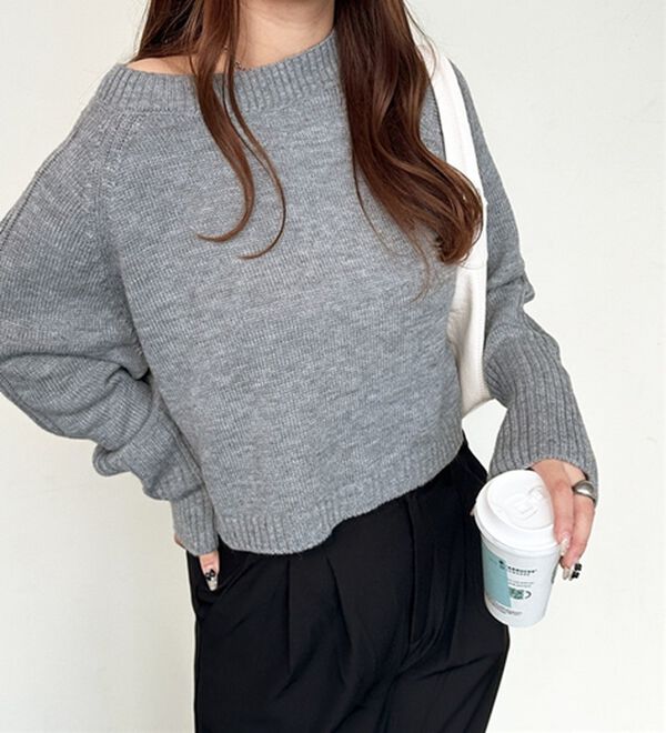 GeeRA（ジーラ）の「ショート丈オフショルニット（ニット・セーター）」｜詳細画像
