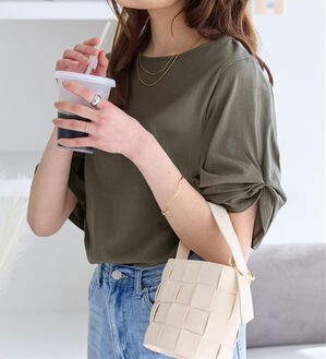 Viola e Viola（ヴィオラ エ ヴィオラ）の「綿１００％袖タックＴシャツ（Tシャツ）」｜オリーブ