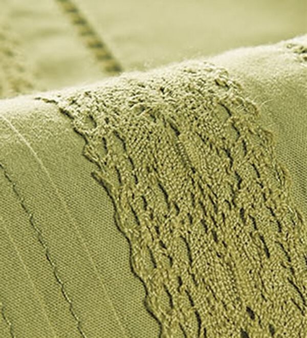 BELLUNA（ベルーナ）の「レース&times;ピンタック使いシャツチュニック（チュニック）」｜詳細画像