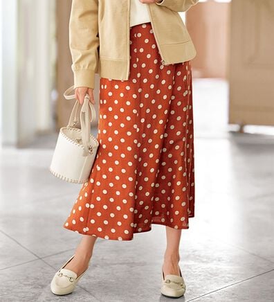 BELLUNA（ベルーナ）の「麻混素材ドット柄フレアースカート（ロングスカート）」