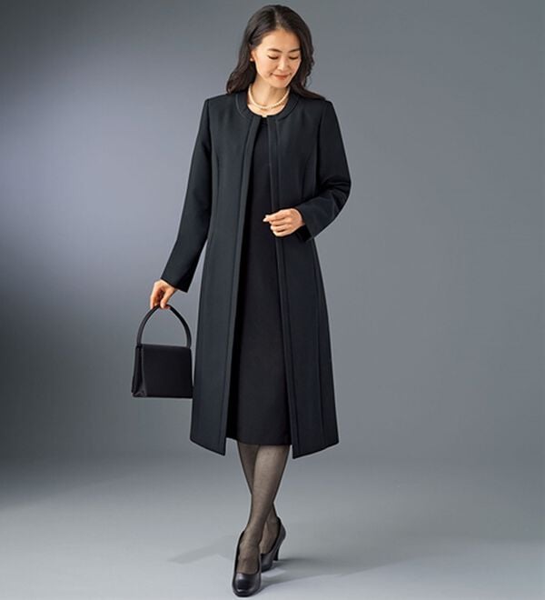 BELLUNA（ベルーナ）の「洗えるストレッチ！ロングジャケット細見えワンピースアンサンブル（ブラックフォーマル（喪服・礼服））」｜黒