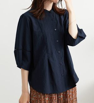 BELLUNA（ベルーナ）の「エアリービンテージ素材タック使いブラウス（ブラウス）」｜ダークネイビー