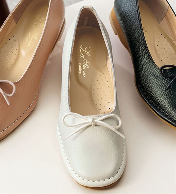ルフラン（ルフラン）の「＜ラシーナコンフォート＞４Ｅ牛革バレエシューズ（フラットシューズ）」｜ホワイト