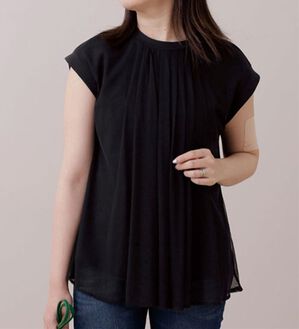 BELLUNA（ベルーナ）の「リブ使いチュール重ねブラウス（ブラウス）」｜黒