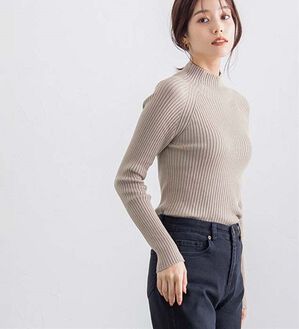 Pierrot（ピエロ）の「着回しストレッチリブハイネックニット（ニット・セーター）」｜グレージュ