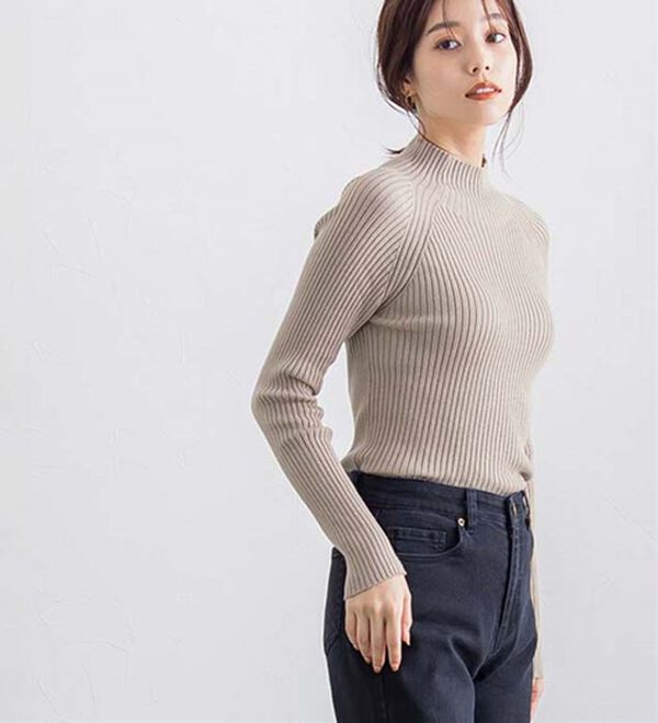 Pierrot（ピエロ）の「着回しストレッチリブハイネックニット（ニット・セーター）」｜グレージュ