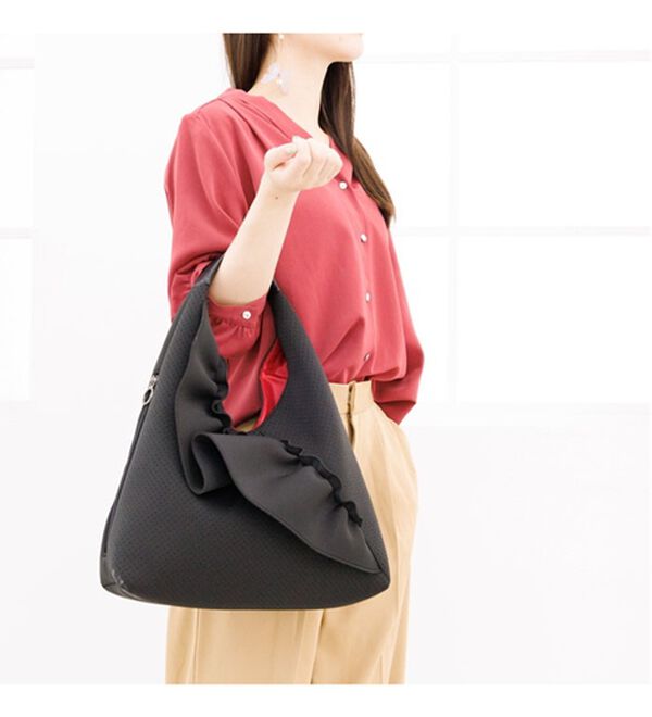 BELLUNA（ベルーナ）の「軽量大人フリル三角トート（ハンドバッグ）」｜詳細画像